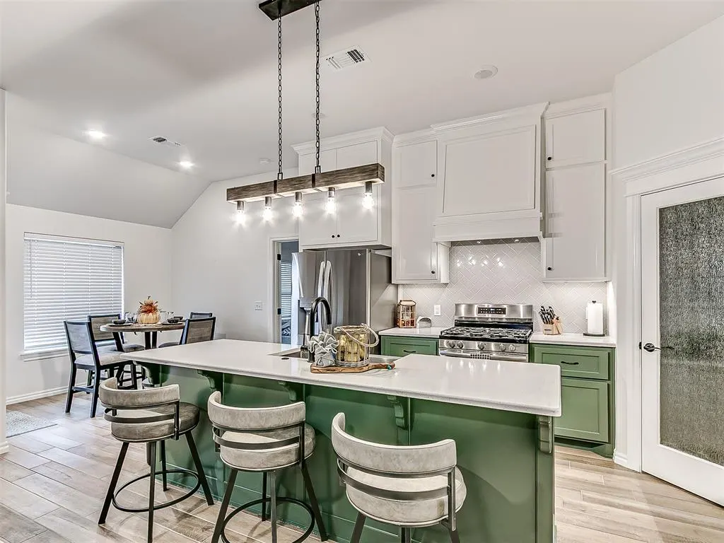 Photo 5 — 8733 Poppey Place, Yukon, OK 73099