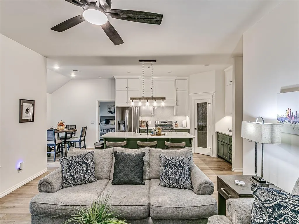 Photo 10 — 8733 Poppey Place, Yukon, OK 73099