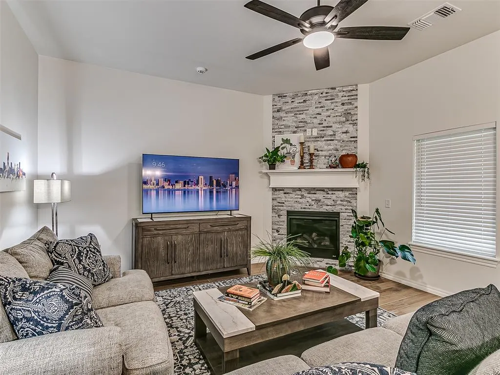 Photo 12 — 8733 Poppey Place, Yukon, OK 73099