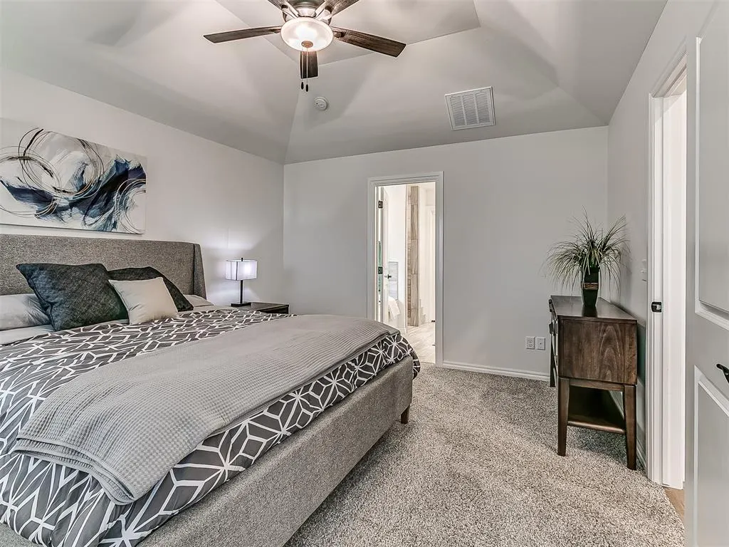 Photo 18 — 8733 Poppey Place, Yukon, OK 73099