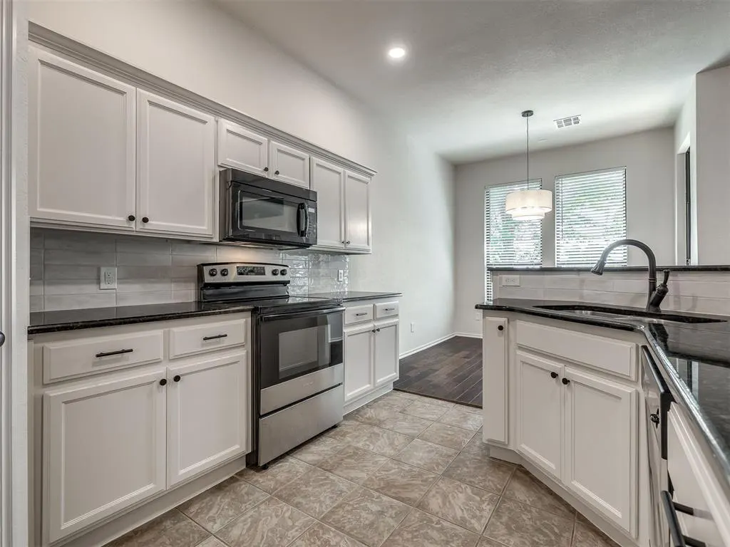 Photo 6 — 2304 SE 5th Street, Oklahoma City, OK 73160