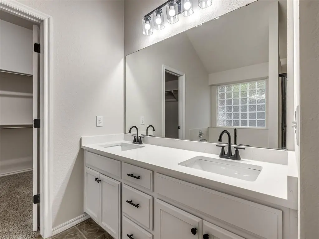 Photo 9 — 2304 SE 5th Street, Oklahoma City, OK 73160