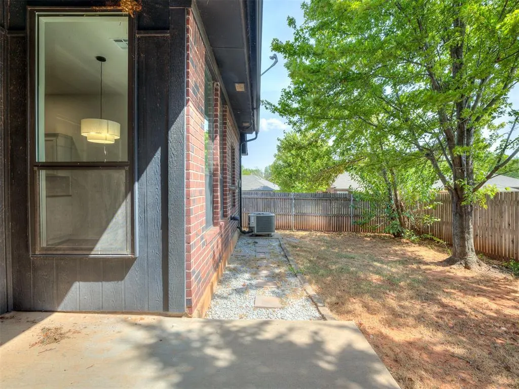 Photo 19 — 2304 SE 5th Street, Oklahoma City, OK 73160