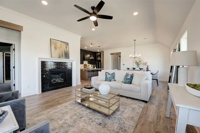 Photo 8 — 4933 Sand Lily Lane, Edmond, OK 73034