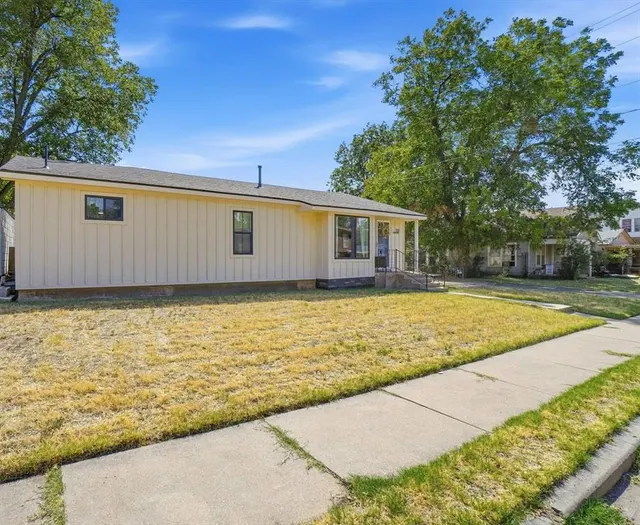 Photo 2 — 120 E Van Buren Street, Mangum, OK 73554
