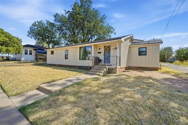 Photo 3 — 120 E Van Buren Street, Mangum, OK 73554
