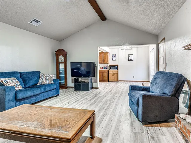 Photo 6 — 8712 Oakridge Drive, Midwest City, OK 73110