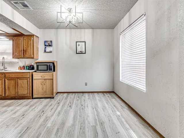 Photo 8 — 8712 Oakridge Drive, Midwest City, OK 73110