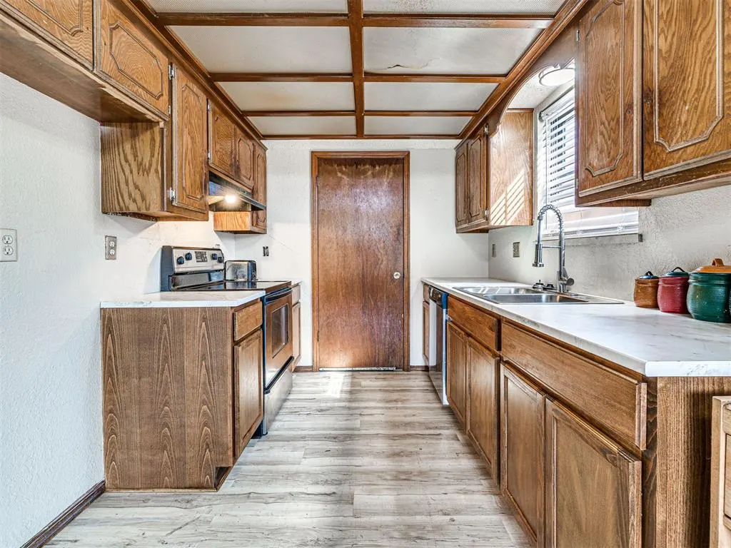 Photo 9 — 8712 Oakridge Drive, Midwest City, OK 73110