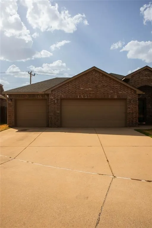 Photo 2 — 9705 Allie Hope Lane, Yukon, OK 73099