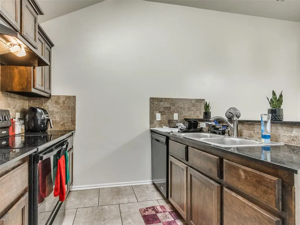 Photo 10 — 12320 Nittany Drive, Oklahoma City, OK 73120