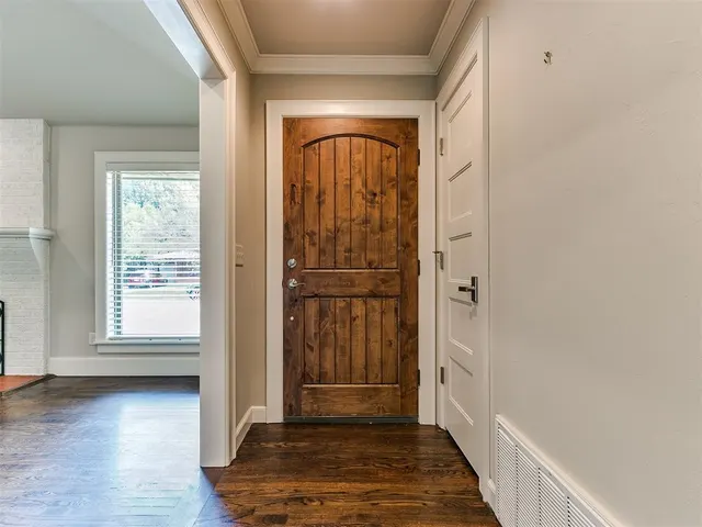 Photo 2 — 9631 Stratford Drive, Oklahoma City, OK 73120
