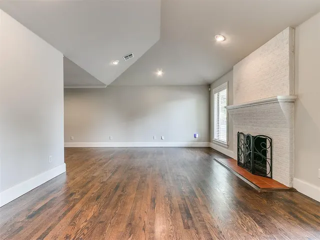 Photo 4 — 9631 Stratford Drive, Oklahoma City, OK 73120