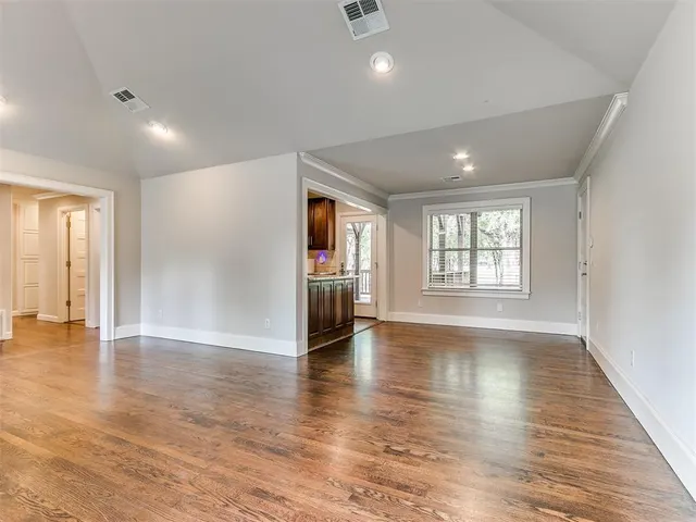 Photo 7 — 9631 Stratford Drive, Oklahoma City, OK 73120