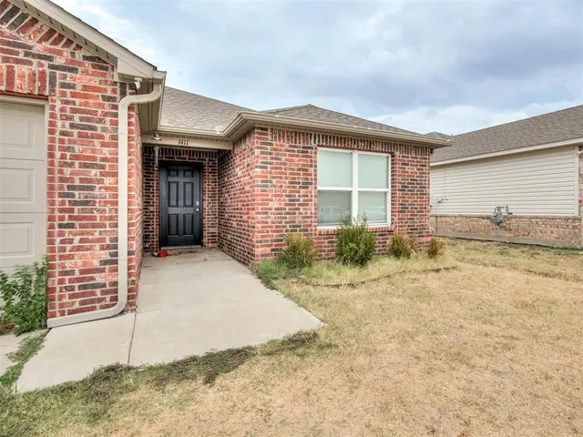 Photo 2 — 1411 Chuck Wagon Drive, El Reno, OK 73036