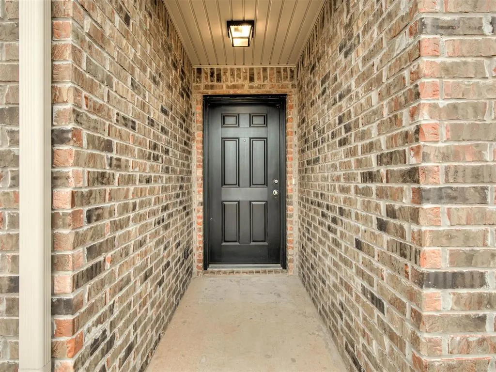 Photo 2 — 1408 Chuck Wagon Drive, El Reno, OK 73036