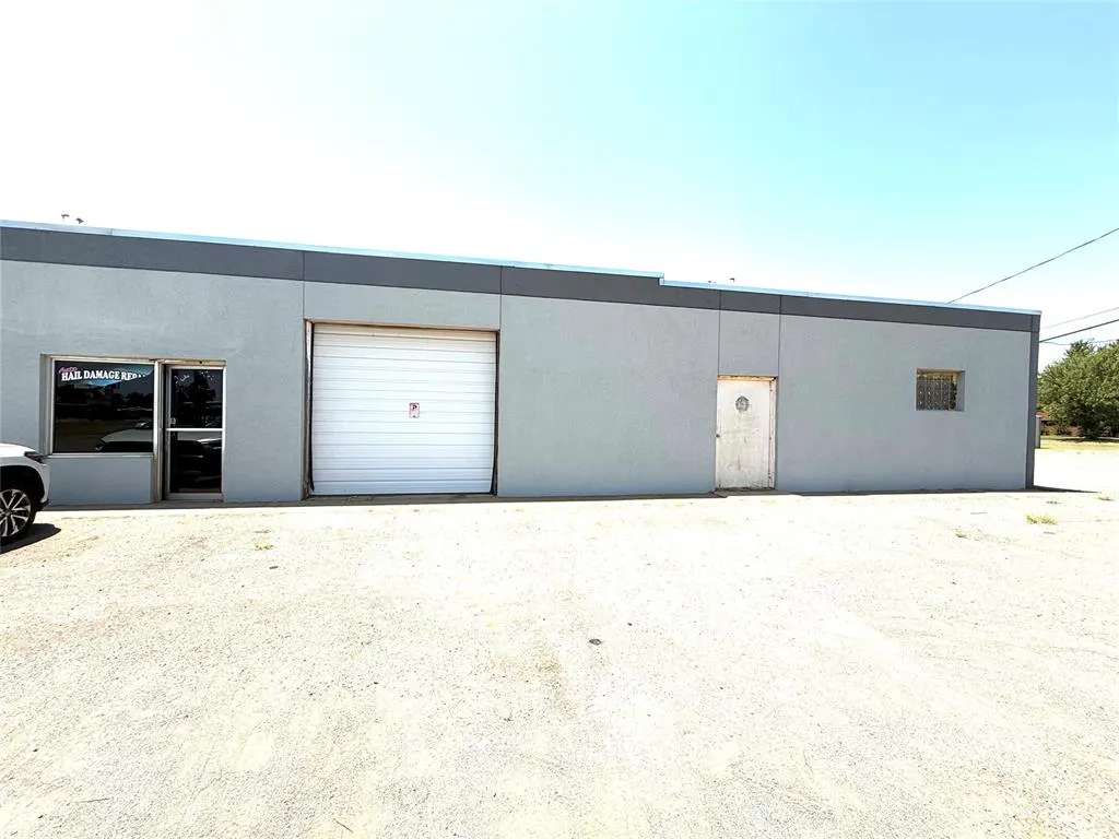 Front exterior — 1923 W 3rd Street, Elk City, OK 73644