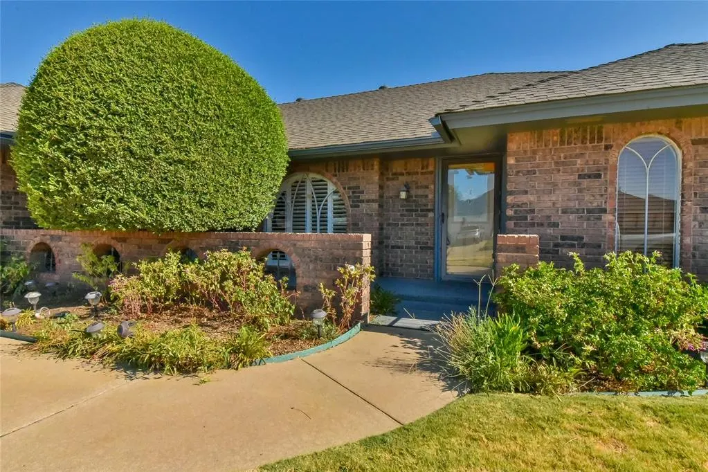 Photo 3 — 417 SW 102nd Street, Oklahoma City, OK 73139
