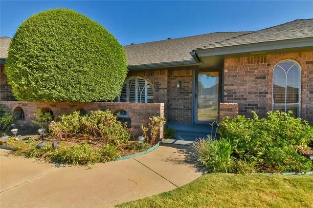 Photo 3 — 417 SW 102nd Street, Oklahoma City, OK 73139