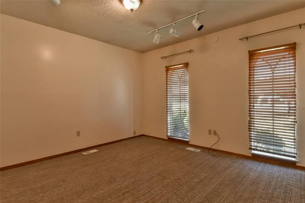 Photo 9 — 417 SW 102nd Street, Oklahoma City, OK 73139