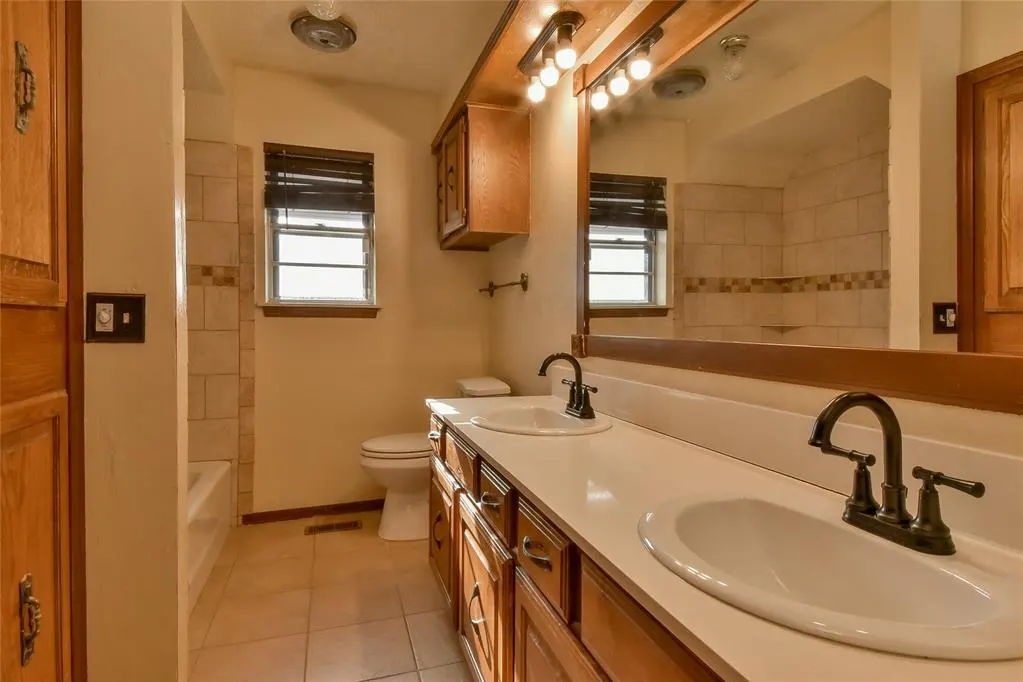 Photo 12 — 417 SW 102nd Street, Oklahoma City, OK 73139