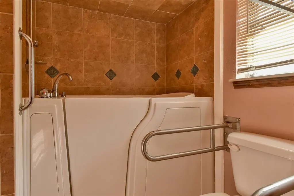 Photo 18 — 417 SW 102nd Street, Oklahoma City, OK 73139