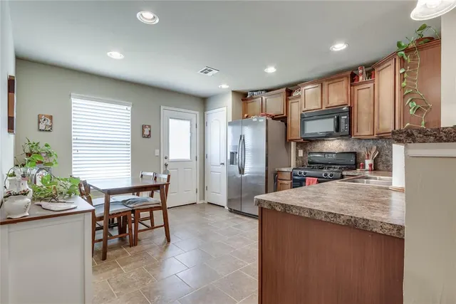 Photo 8 — 404 JB Street, Yukon, OK 73099