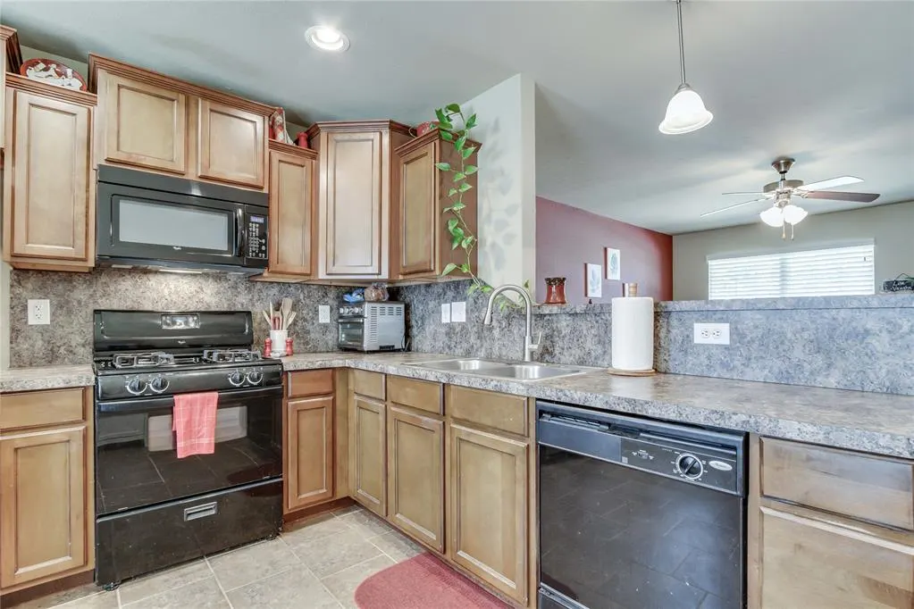 Photo 10 — 404 JB Street, Yukon, OK 73099