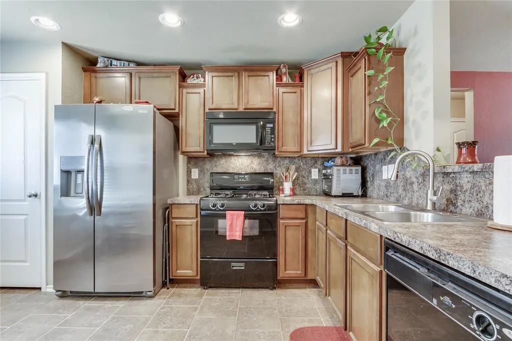 Photo 11 — 404 JB Street, Yukon, OK 73099