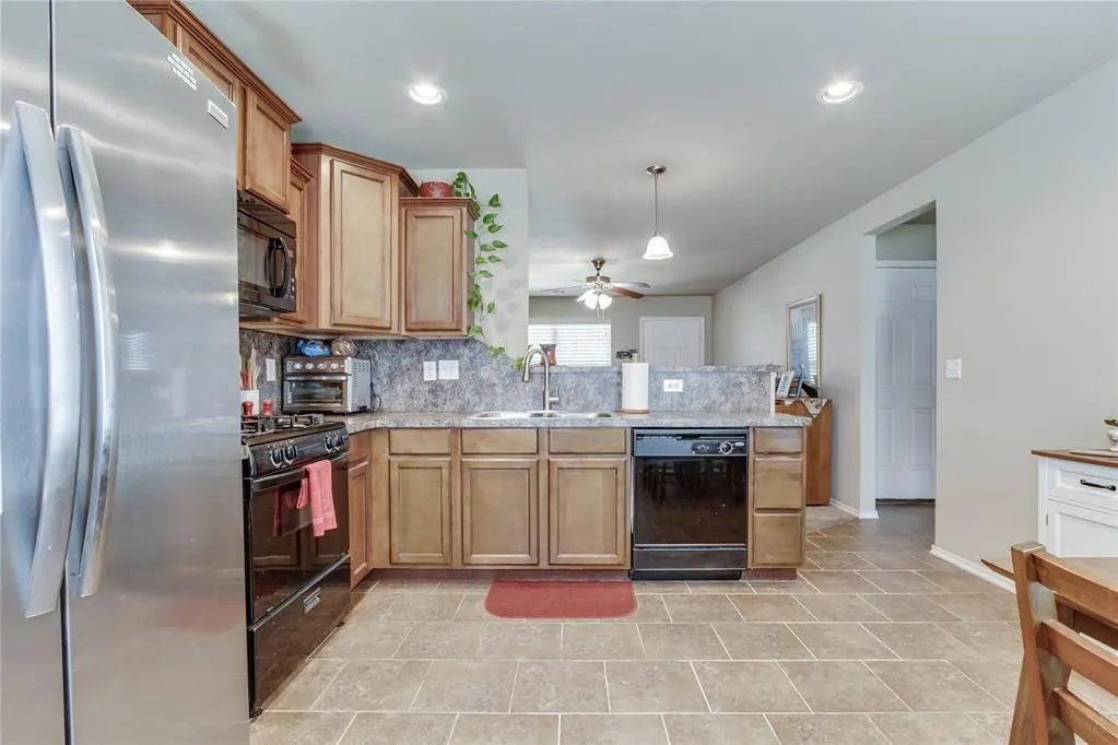 Photo 13 — 404 JB Street, Yukon, OK 73099