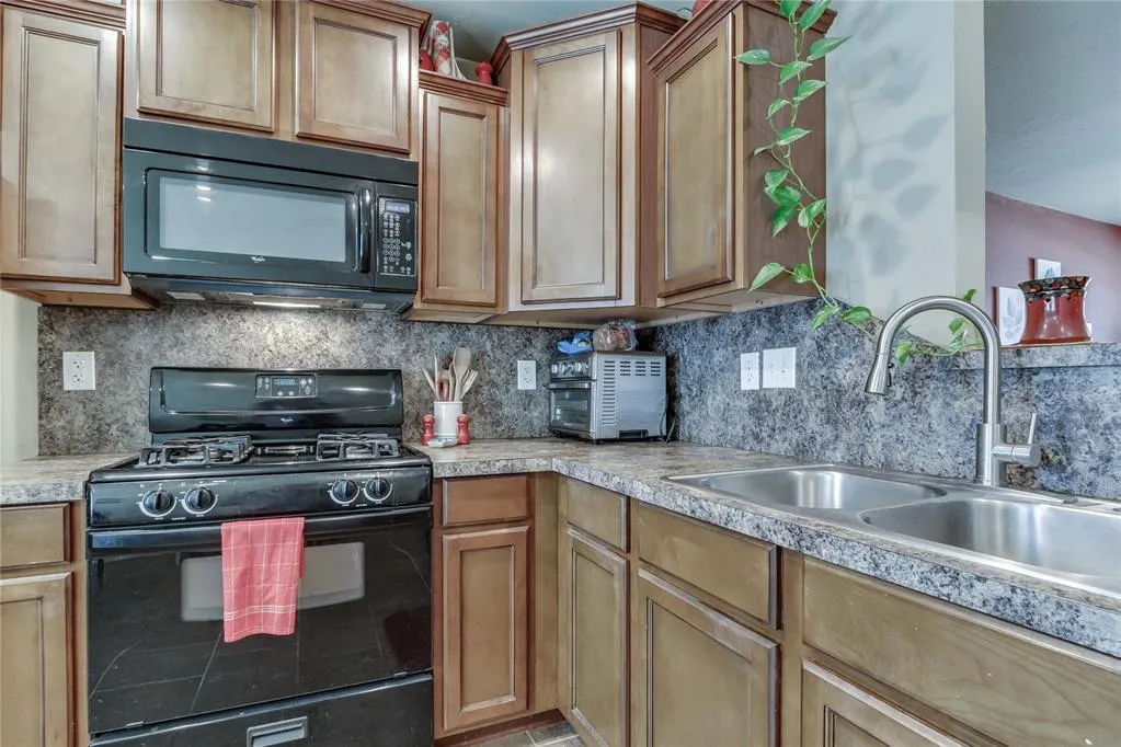 Photo 15 — 404 JB Street, Yukon, OK 73099