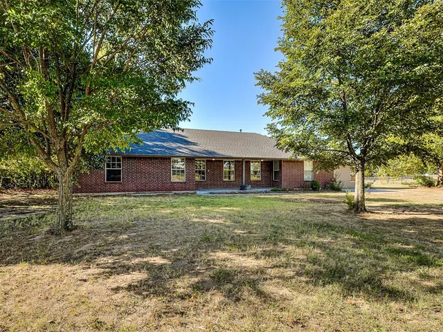 Photo 2 — 113 Kristin, Shawnee, OK 74804