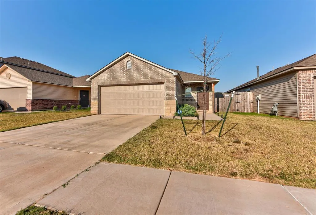 Front exterior — 11709 Krew, Yukon, OK 73099
