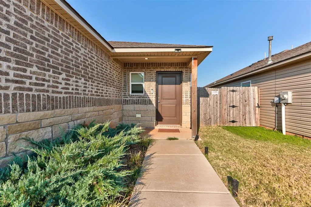Photo 2 — 11709 Krew, Yukon, OK 73099
