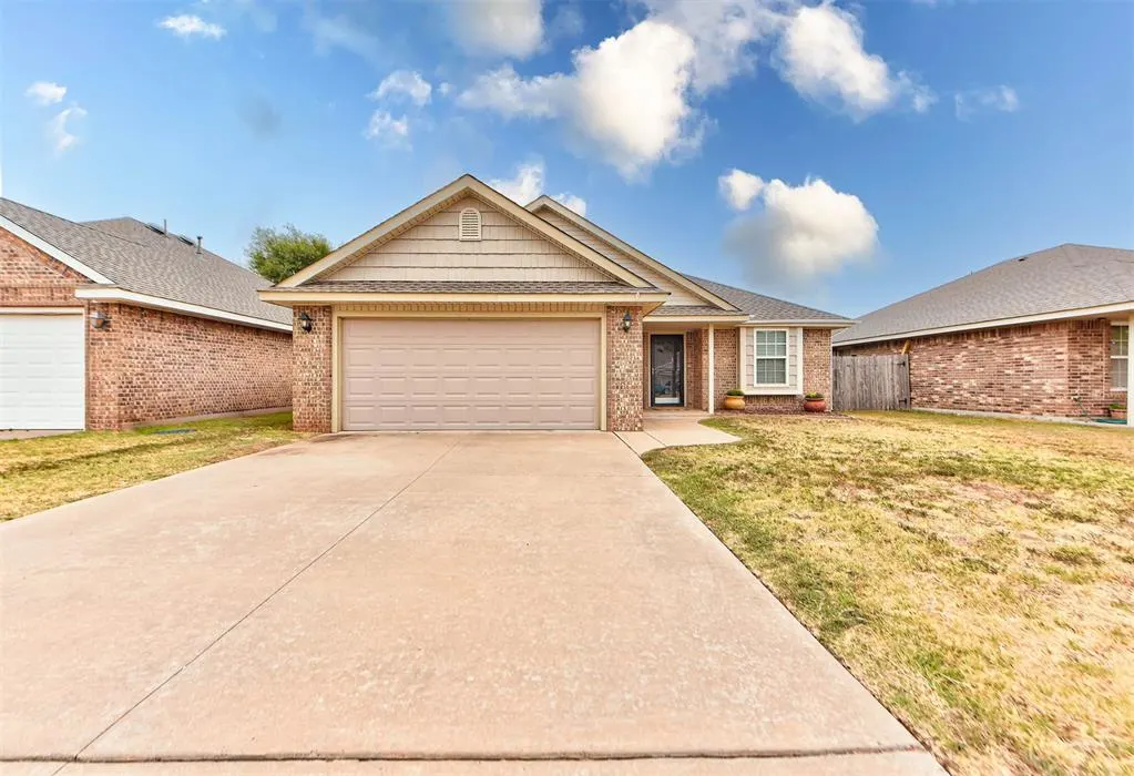 Front exterior — 2302 W Bradford Circle, Newcastle, OK 73065