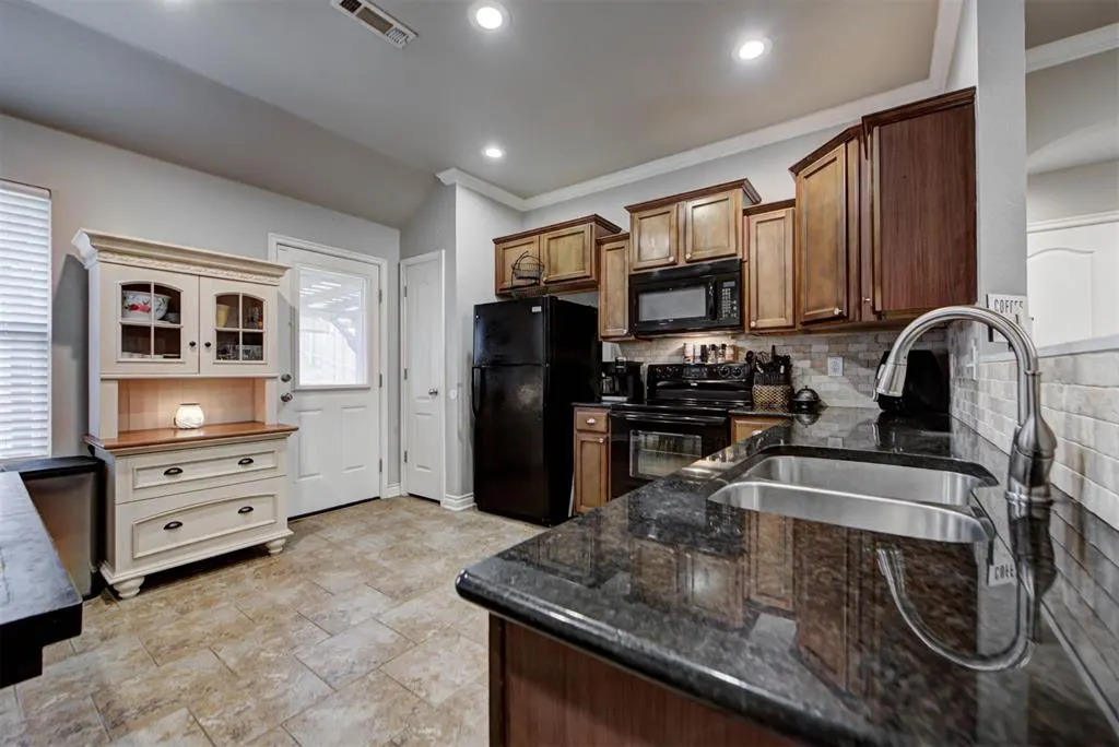 Photo 9 — 2302 W Bradford Circle, Newcastle, OK 73065