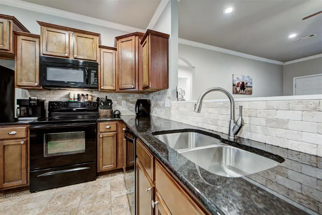 Photo 11 — 2302 W Bradford Circle, Newcastle, OK 73065