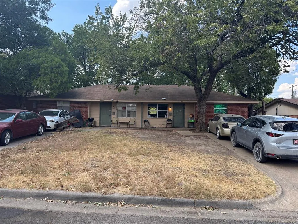 Front exterior — 1932 Cherokee Lane 1934, Norman, OK 73071
