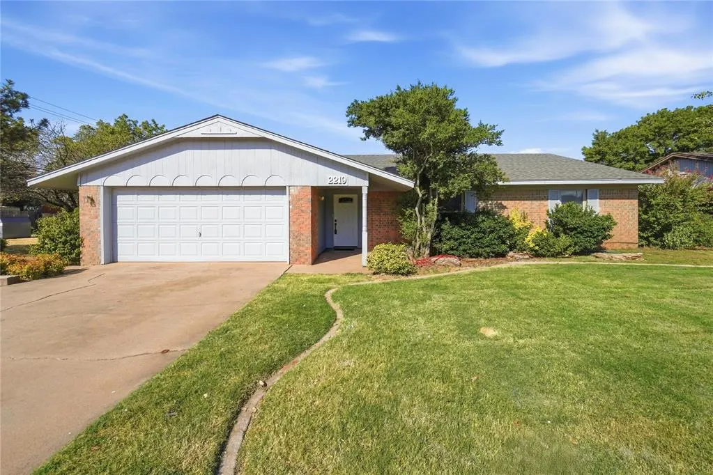 Front exterior — 2219 N Flamingo Lane, Altus, OK 73521