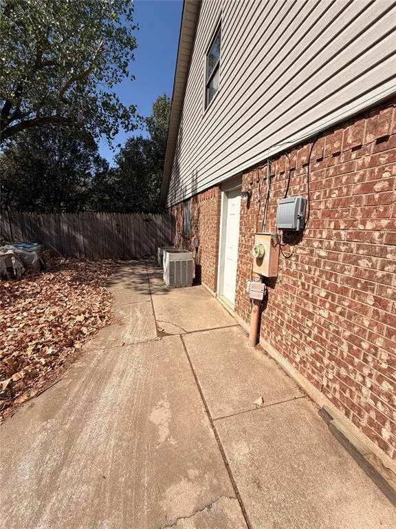 Photo 3 — 7928 Maehs Lane, Oklahoma City, OK 73162