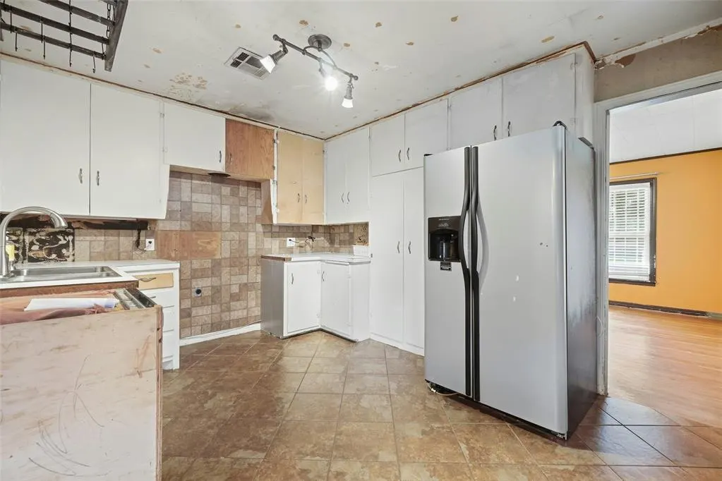 Photo 8 — 403 Eisenhower Lane, Elk City, OK 73644