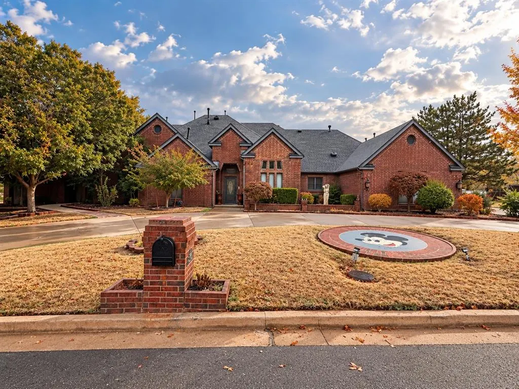Front exterior — 2422 Sunset Drive, Clinton, OK 73601