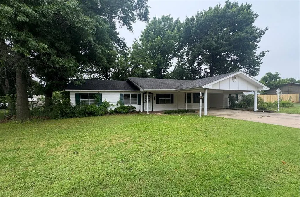 Front exterior — 1205 E Indianola Street, Wynnewood, OK 73098