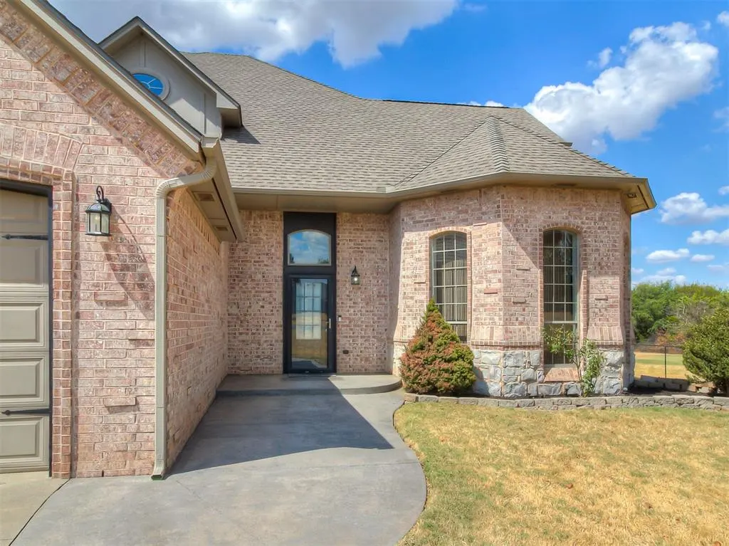 Photo 2 — 2047 Park Avenue, Newcastle, OK 73065