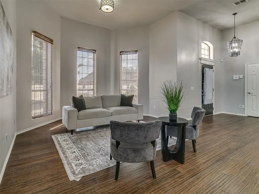 Photo 7 — 2047 Park Avenue, Newcastle, OK 73065