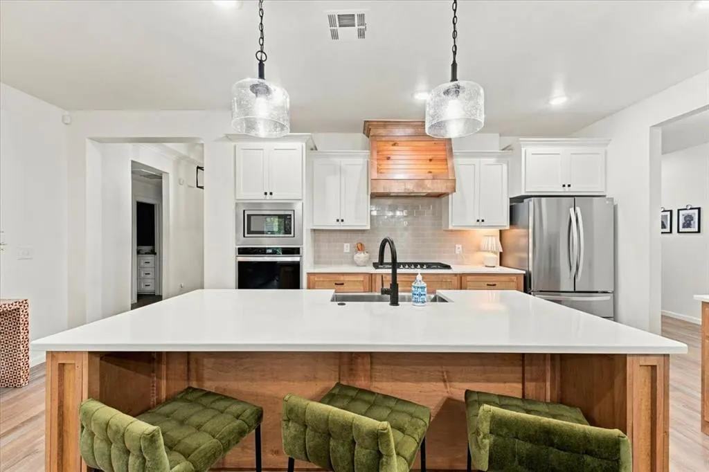 Photo 10 — 2301 Creekview Drive, Moore, OK 73160