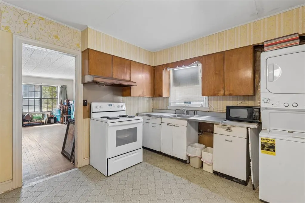 Photo 13 — 2305 NW 13th Street, Oklahoma City, OK 73107