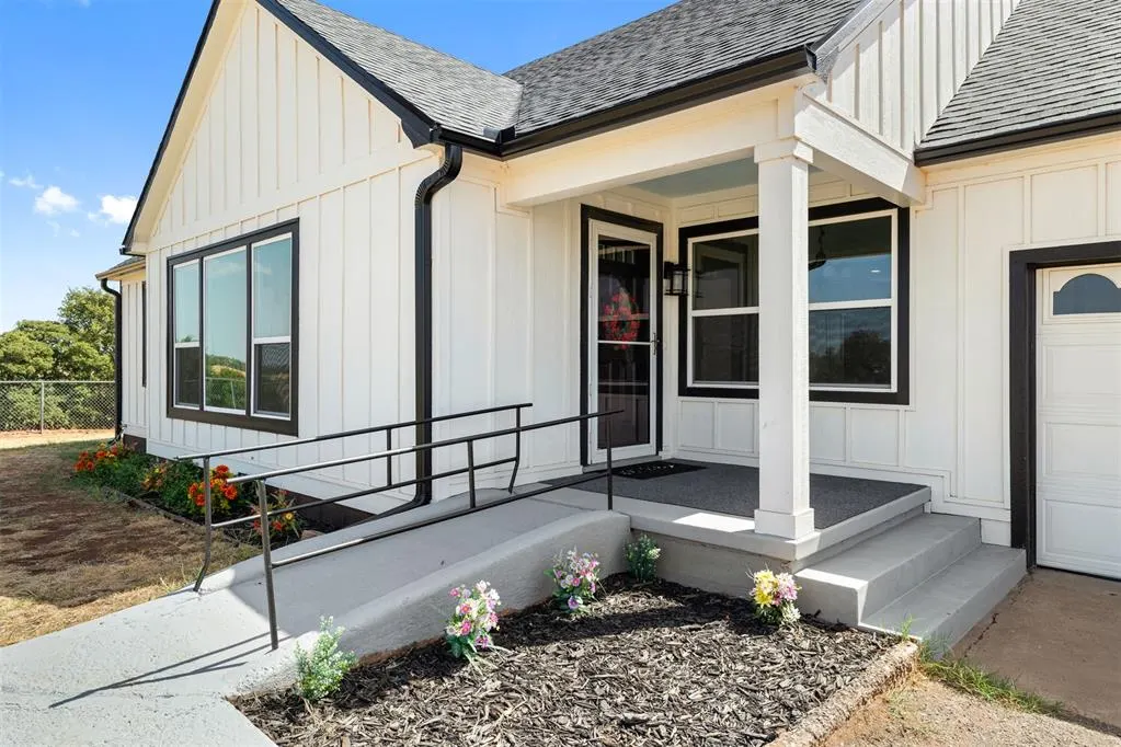 Front exterior — 1601 Highway 62, Chickasha, OK 73018