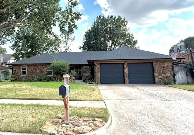 Photo 2 — 3918 Brookhollow Road, Norman, OK 73072