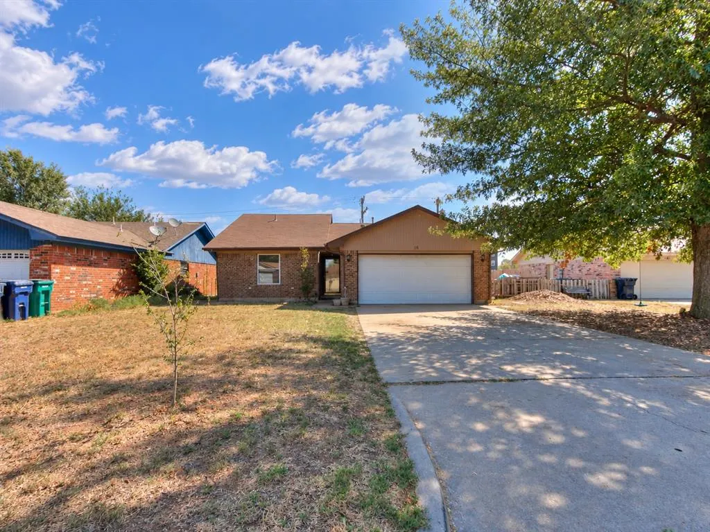 Front exterior — 16 Bellgate Drive, Yukon, OK 73099